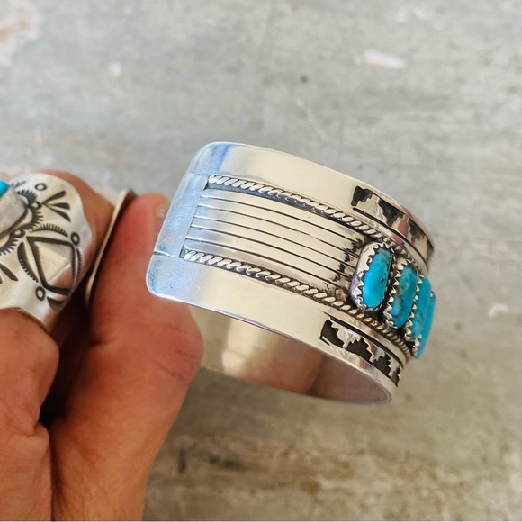 SOLD ♥️ Navajo ♥️ Eddie Johnson Sterling Silver & Kingman Turquoise Cuff - Picture 6 of 15